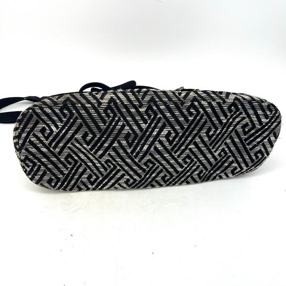 Volcom Black White Fabric Geometric Duffle Bag Shoulder Travel‎ Weekend - Picture 2 of 5